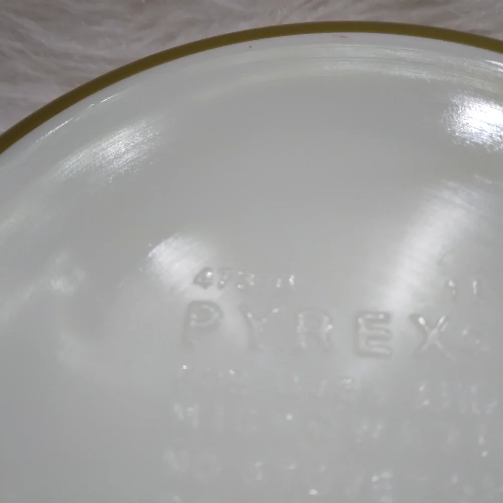 PYREX  473B  Spring Blossom Crazy Dasiy 1L Casserole Dish &Lid